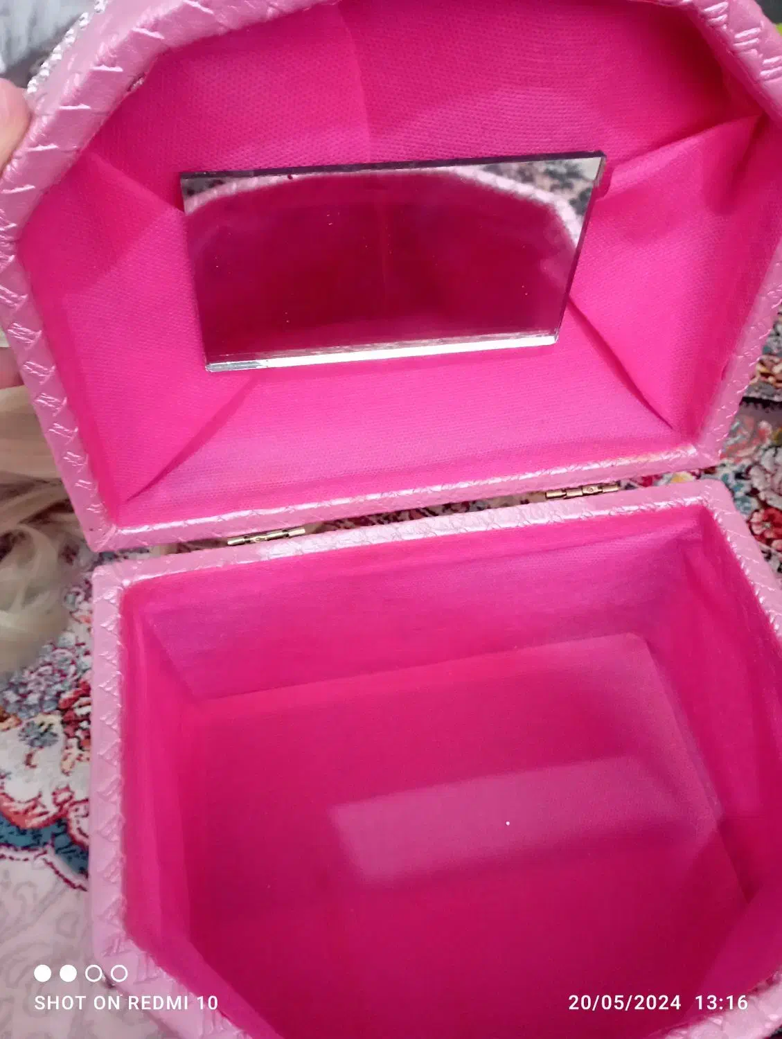 جعبه لوازم آرایشی|زیورآلات و اکسسوری|رباط‌کریم, رباط‌کریم|دیوار