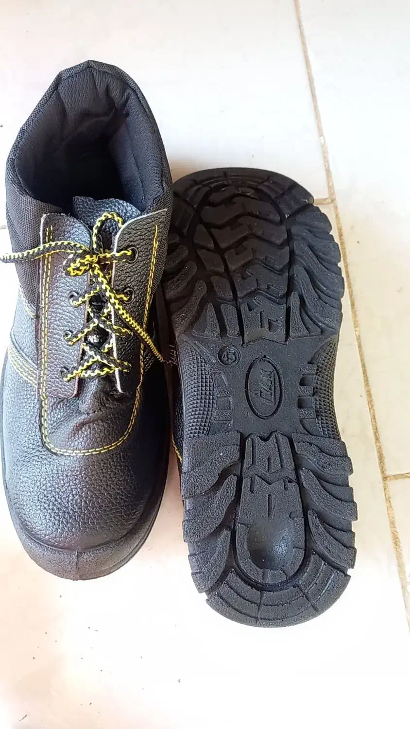 کفش ایمنی|کیف، کفش، کمربند|اهواز, منبع اب|دیوار