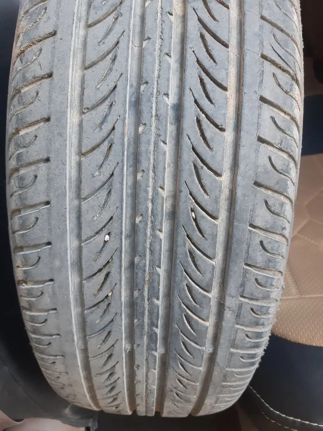 لاستیک ۱۵ -۱۹۵|قطعات یدکی و لوازم جانبی|بروجرد, |دیوار