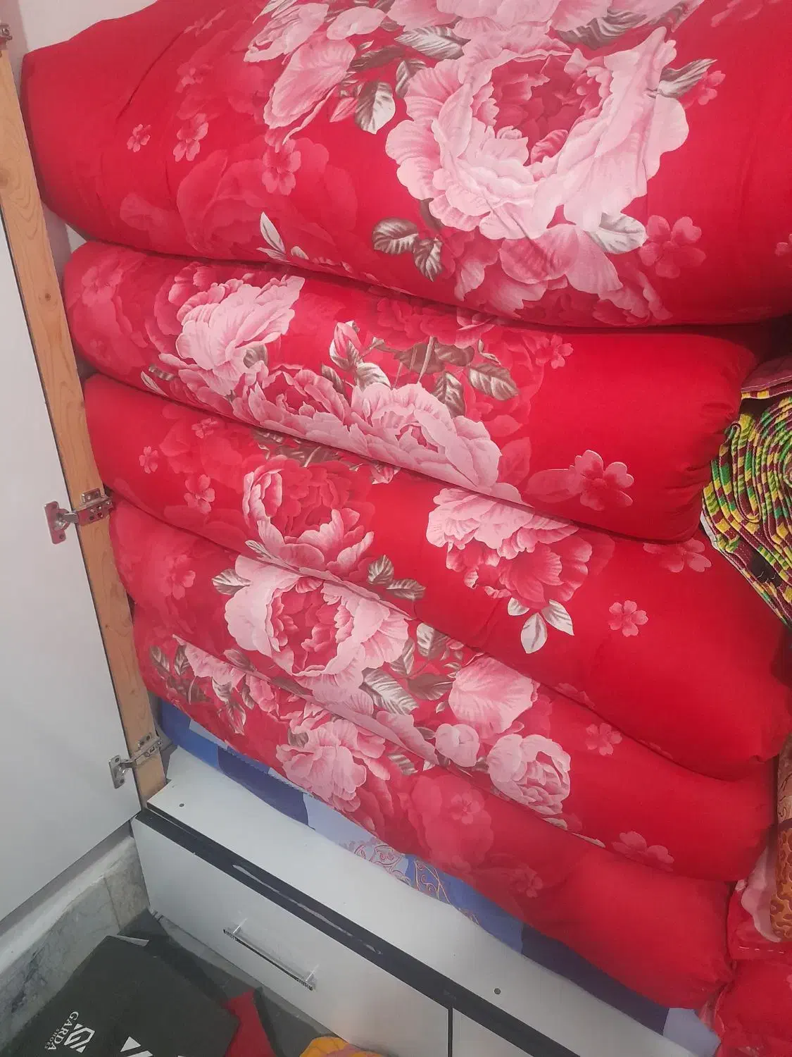 تشک|رختخواب، بالش، پتو|نیشابور, رحمت آباد|دیوار