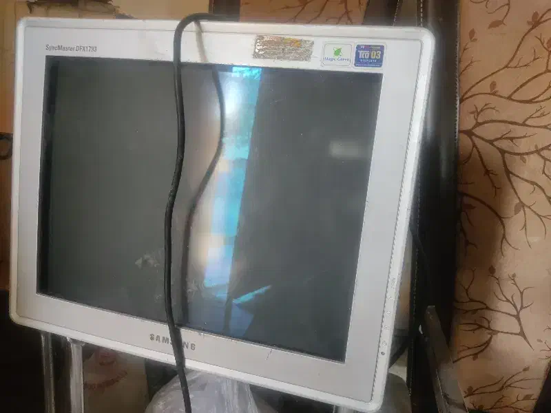مانیتور قدیمی سامسونگ|قطعات و لوازم جانبی رایانه|چالدران, |دیوار