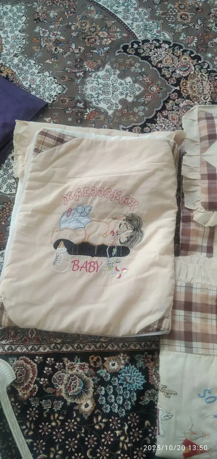 یک سرویس سیسمونی و کیسه خواب. رایگان|کفش و لباس بچه|سنندج, |دیوار