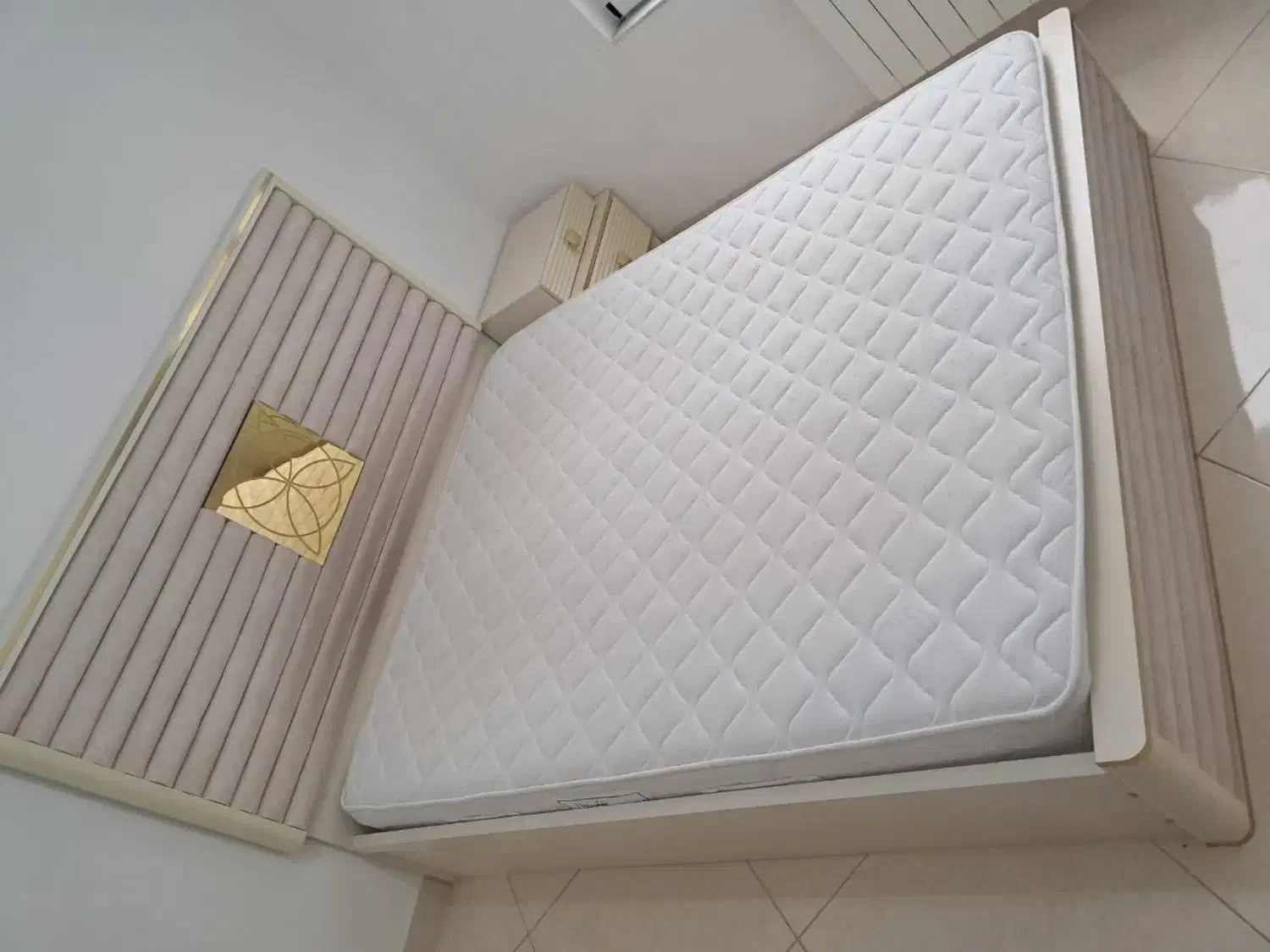 تختخواب به همراه تشک استاندارد|تشک تختخواب|سنقر, |دیوار