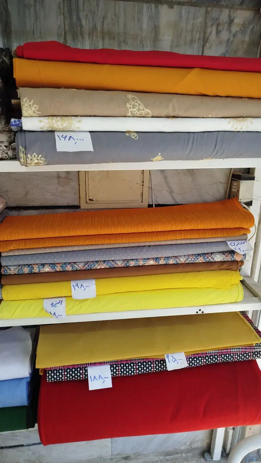 فروش پارچه به دلیل تغییر شغل|لباس|مشکیندشت, |دیوار