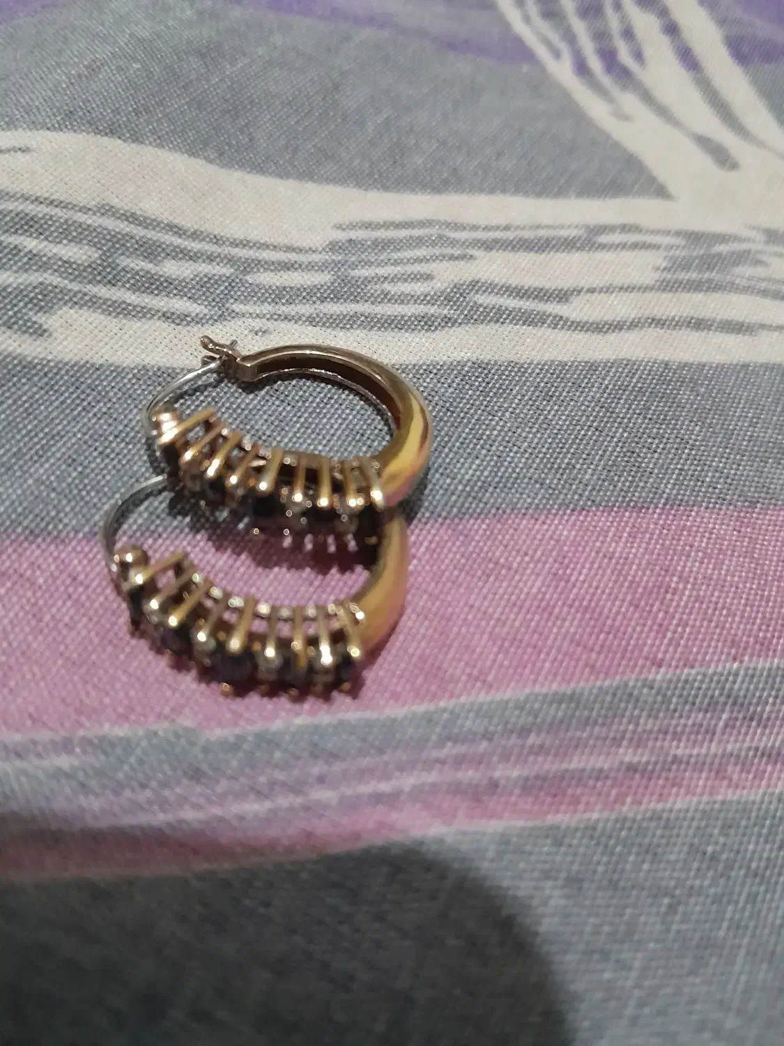 گوشواره بدلیجات|بدلیجات|شیراز, اصلاح‌نژاد|دیوار