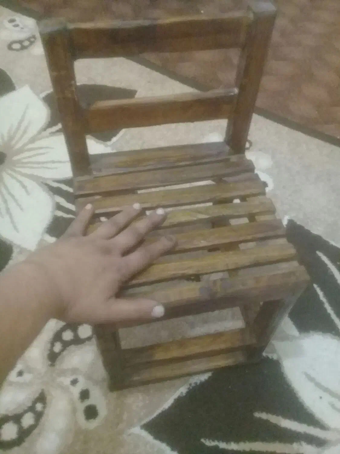 تک صندلی چوبی کوچولو|صندلی و نیمکت|محمدیه-قزوین, |دیوار