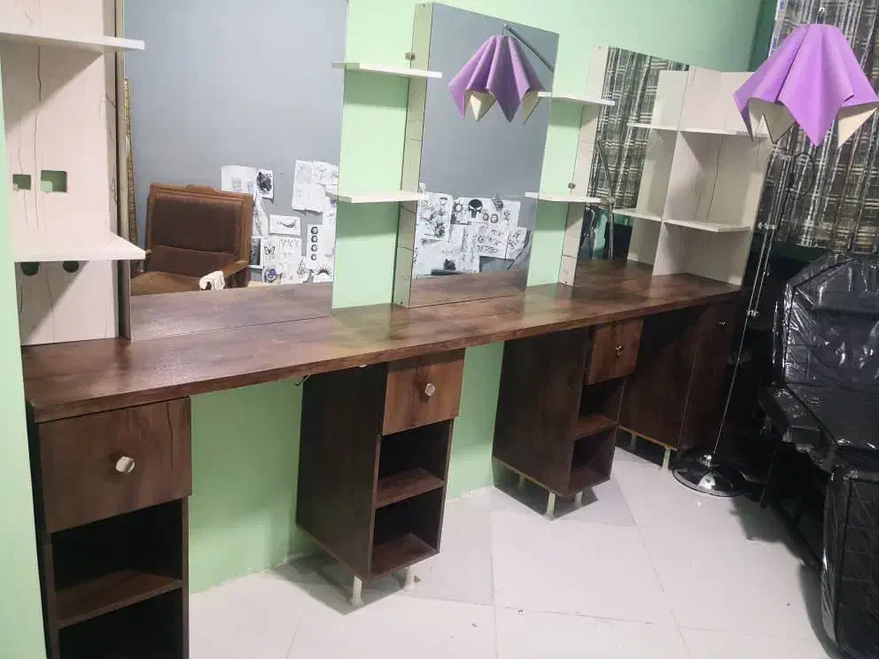 فروش دکور آرایشگاه|آرایشگاه و سالن‌های زیبایی|زرقان, |دیوار