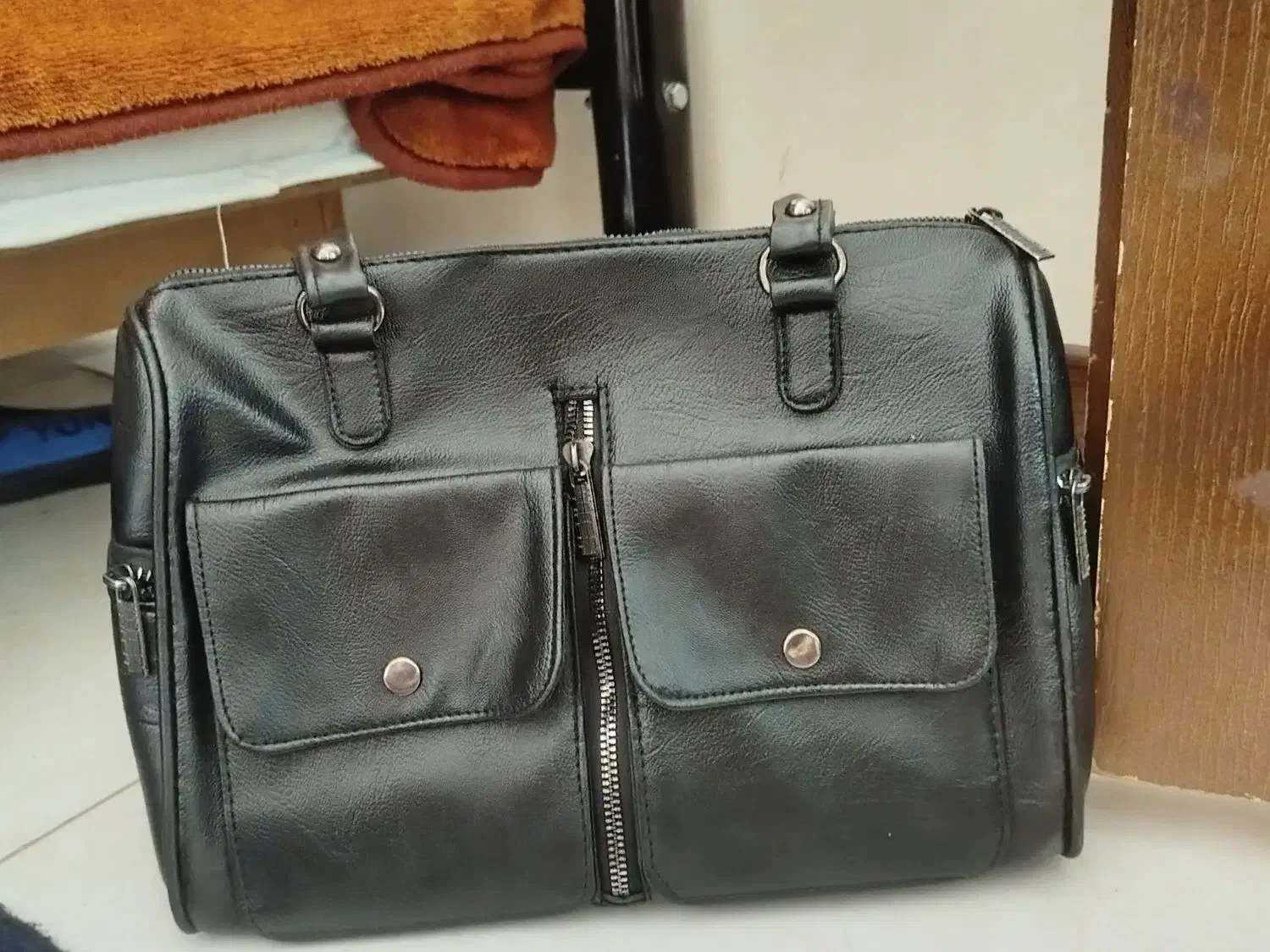 کیف|کیف، کفش، کمربند|نهاوند, |دیوار