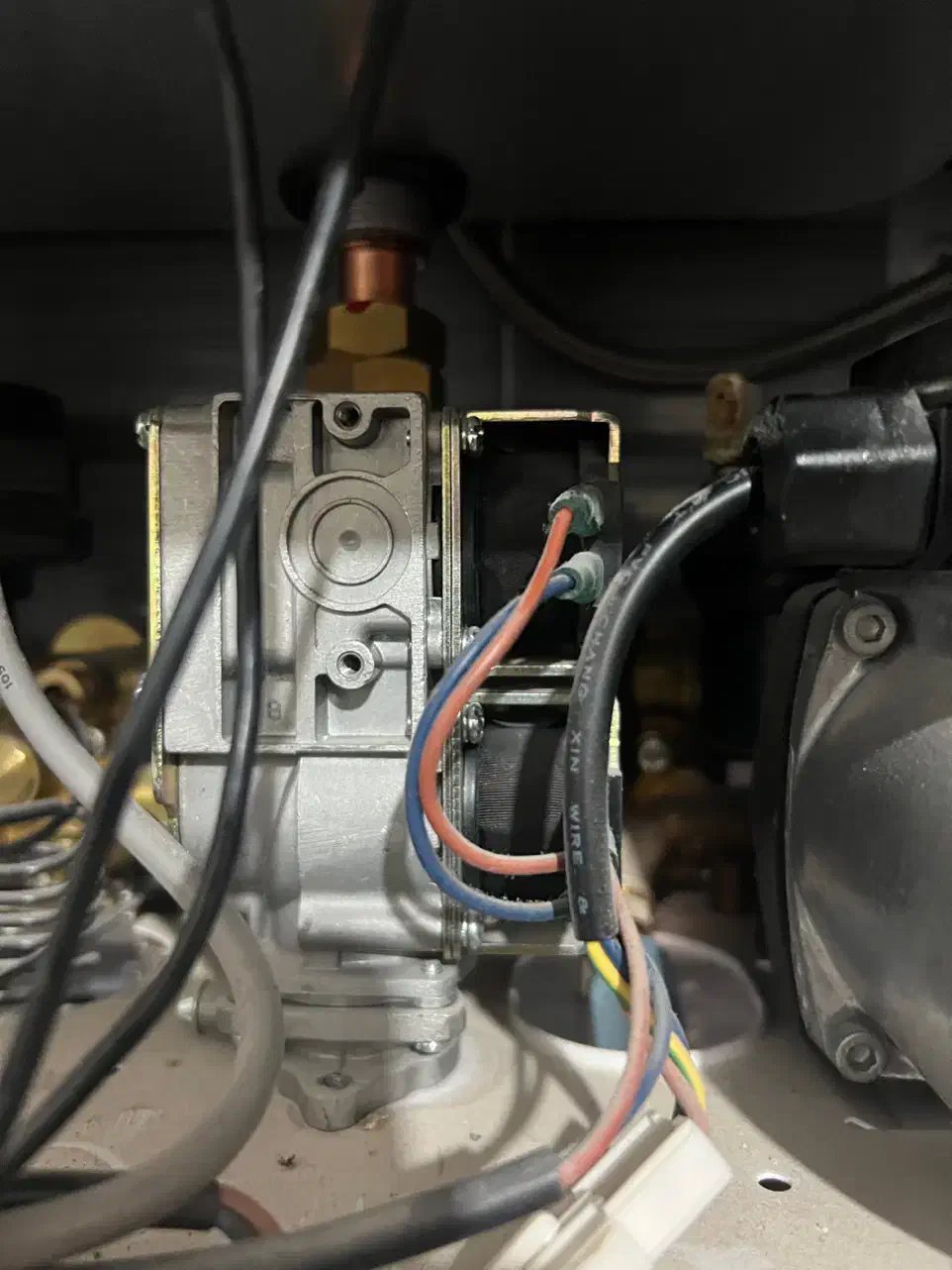 عیب یابی و تعمیر انواع پکیج های ایرانی و خارجی|آبگرمکن، پکیج، شوفاژ|زاهدان, |دیوار