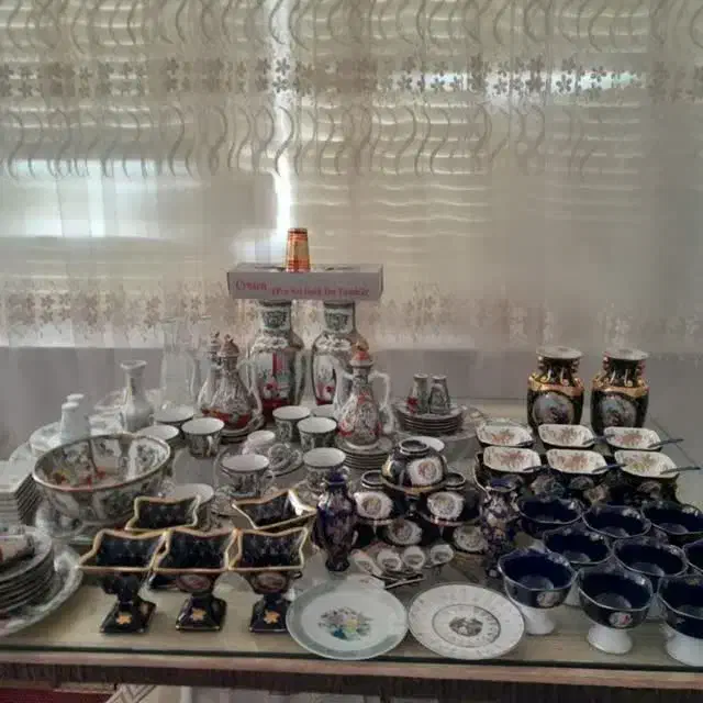 چینیهای قدیمی و خاص|ظروف سرو و پذیرایی|یزد, |دیوار