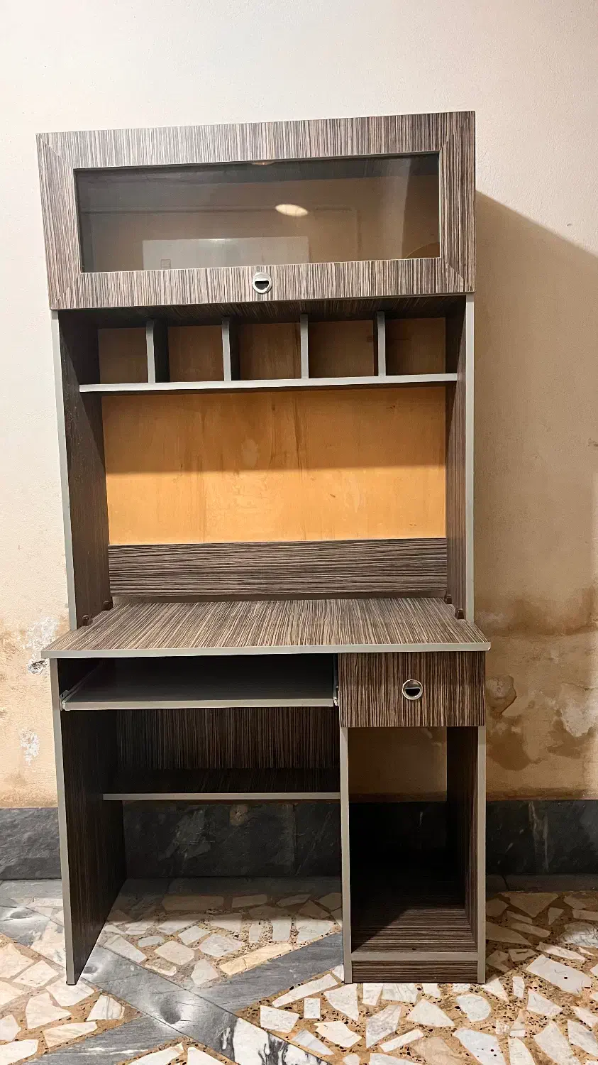 میز|میز تحریر و کامپیوتر|صومعه‌سرا, |دیوار