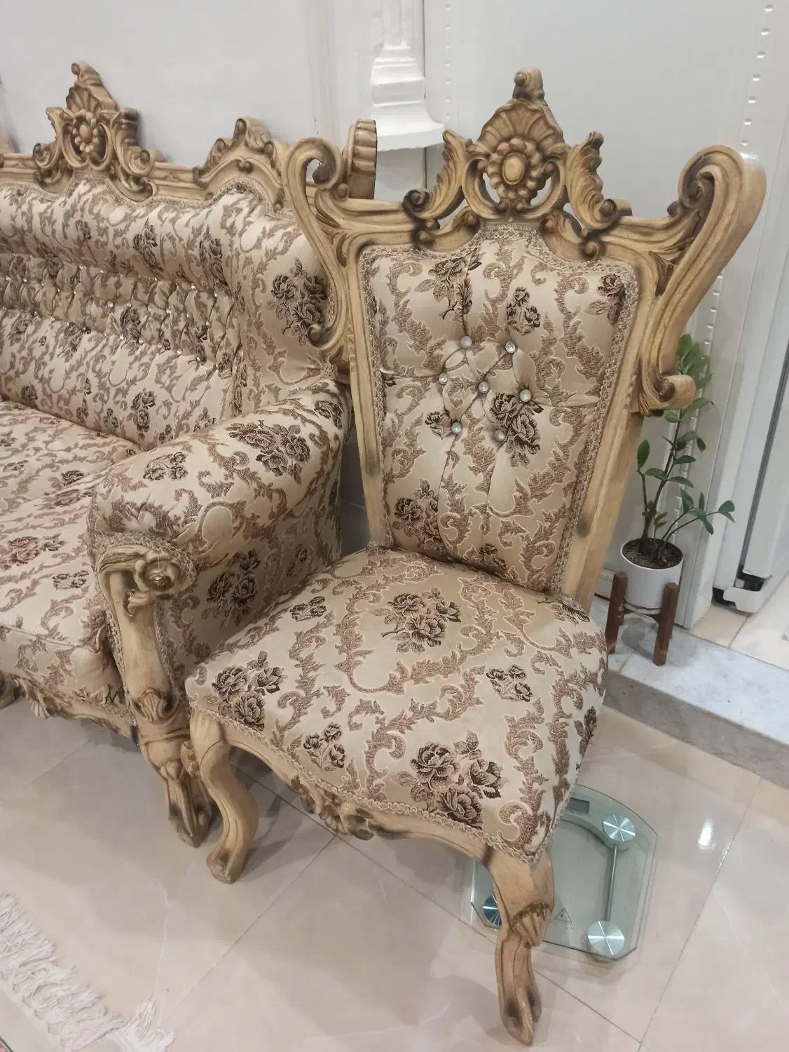 مبل۹نفره بهمراه میزوسط وگلمیز نوبسیار تمیزچوب راش|مبلمان خانگی و میز عسلی|بوشهر, |دیوار