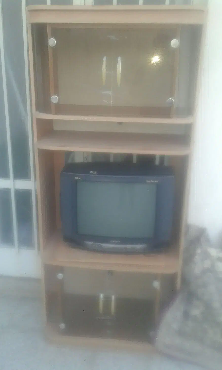 تلویزیون با کمد زیرش قیمت توافقی|تلویزیون و پروژکتور|کازرون, |دیوار