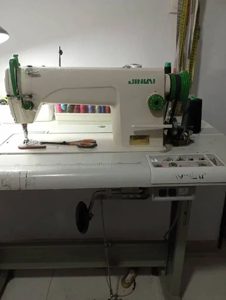 چرخ خیاطی راسته دوز|چرخ خیاطی و ریسندگی|صدرا-فارس, فاز ۱|دیوار