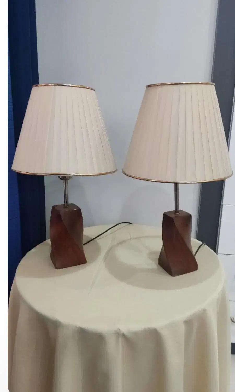 یک جفت آباژور در حد نو|چراغ خواب و آباژور|شیراز, فرهنگ شهر|دیوار