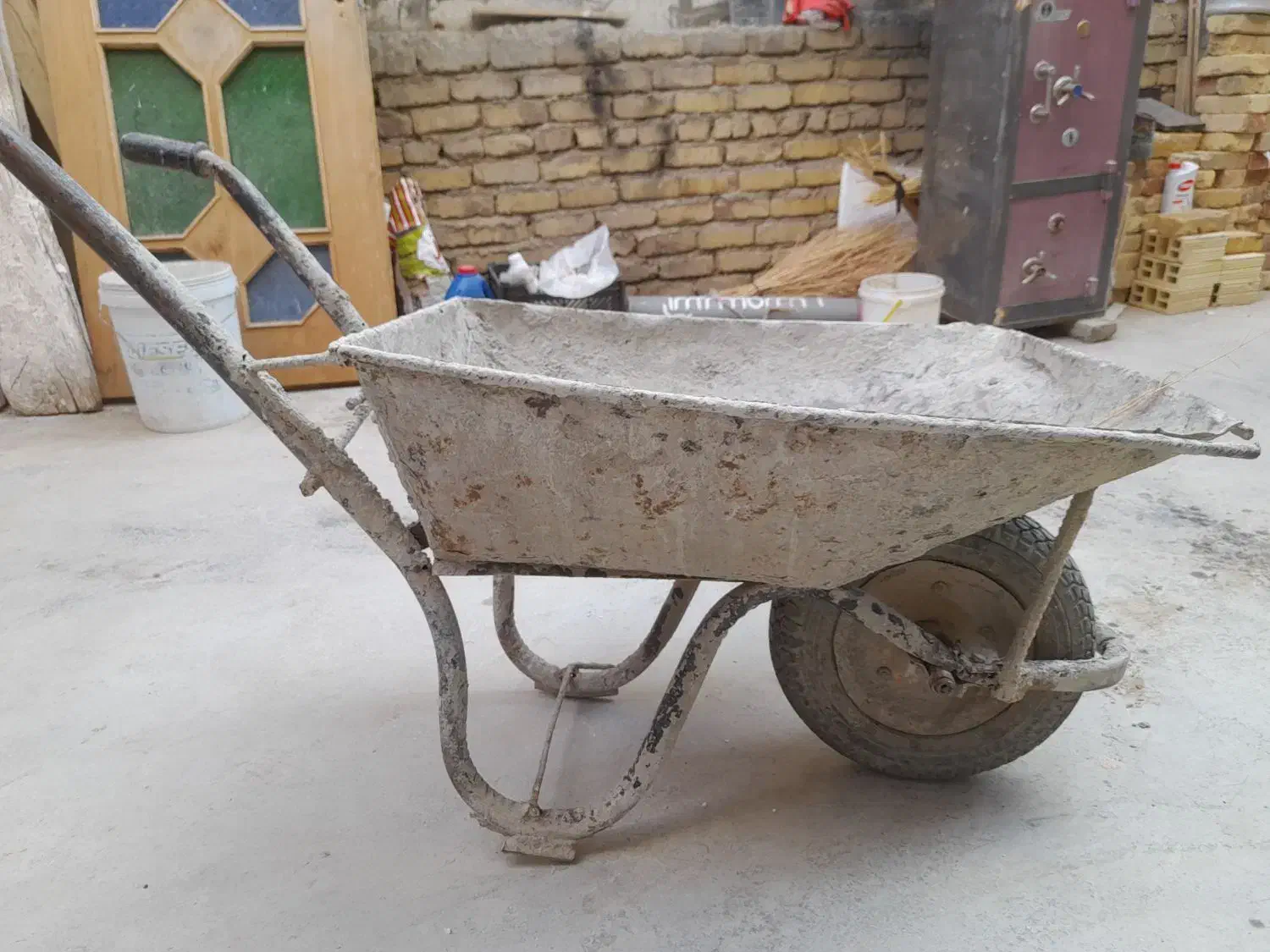 فرغون و گاو صندوق|مصالح و تجهیزات ساختمان|کنگاور, |دیوار