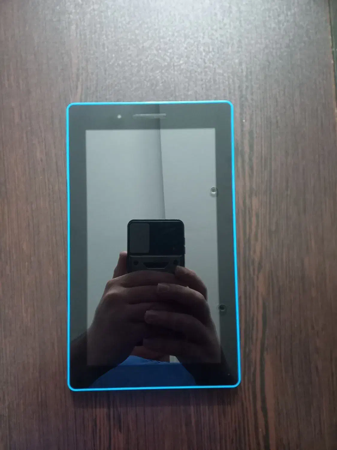 تبلت لنوو سالم|تبلت|شاهین‌شهر, خانه کارگر|دیوار