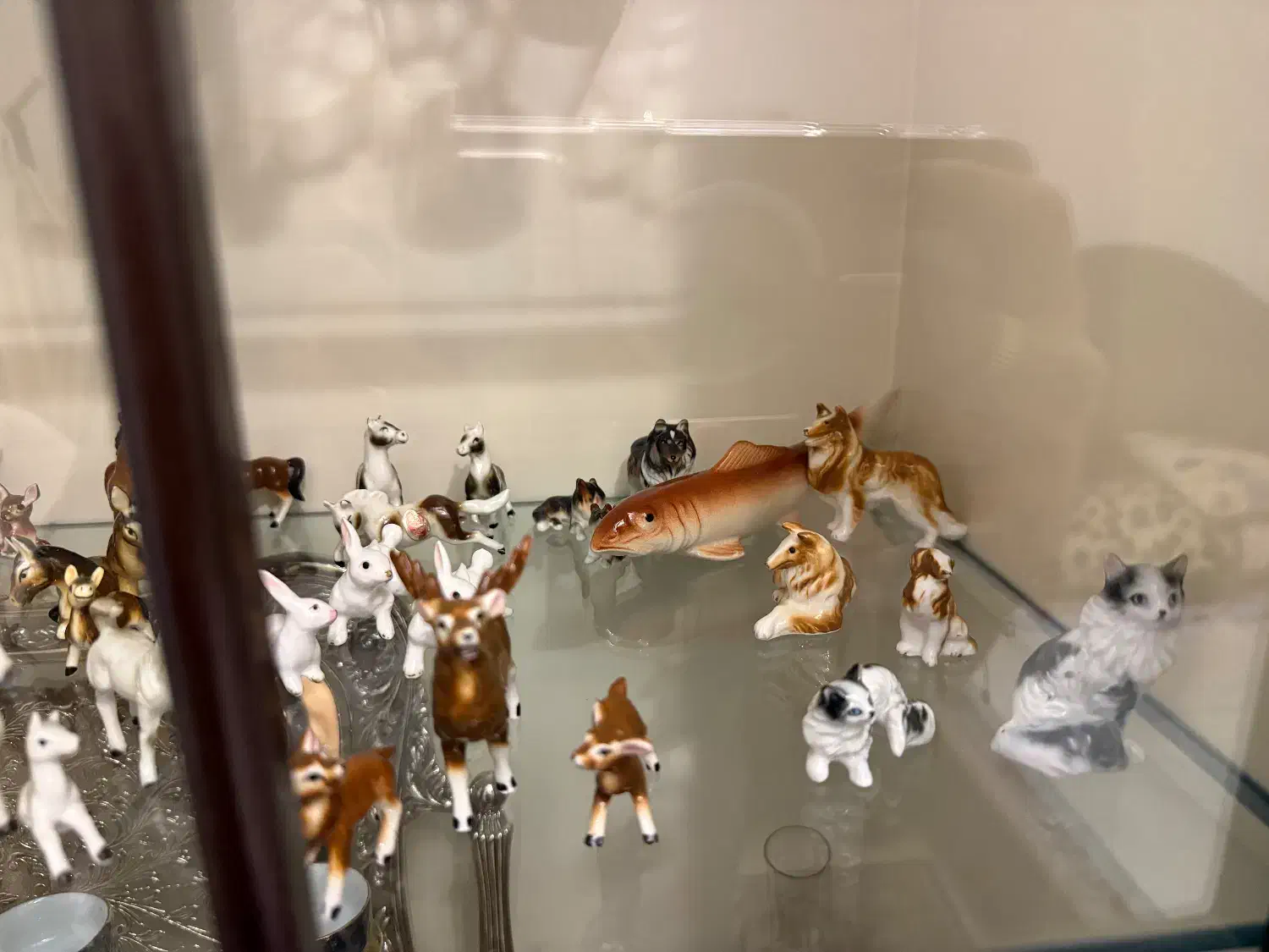 مجسمه|کلکسیون اشیاء عتیقه|کرج, عظیمیه|دیوار