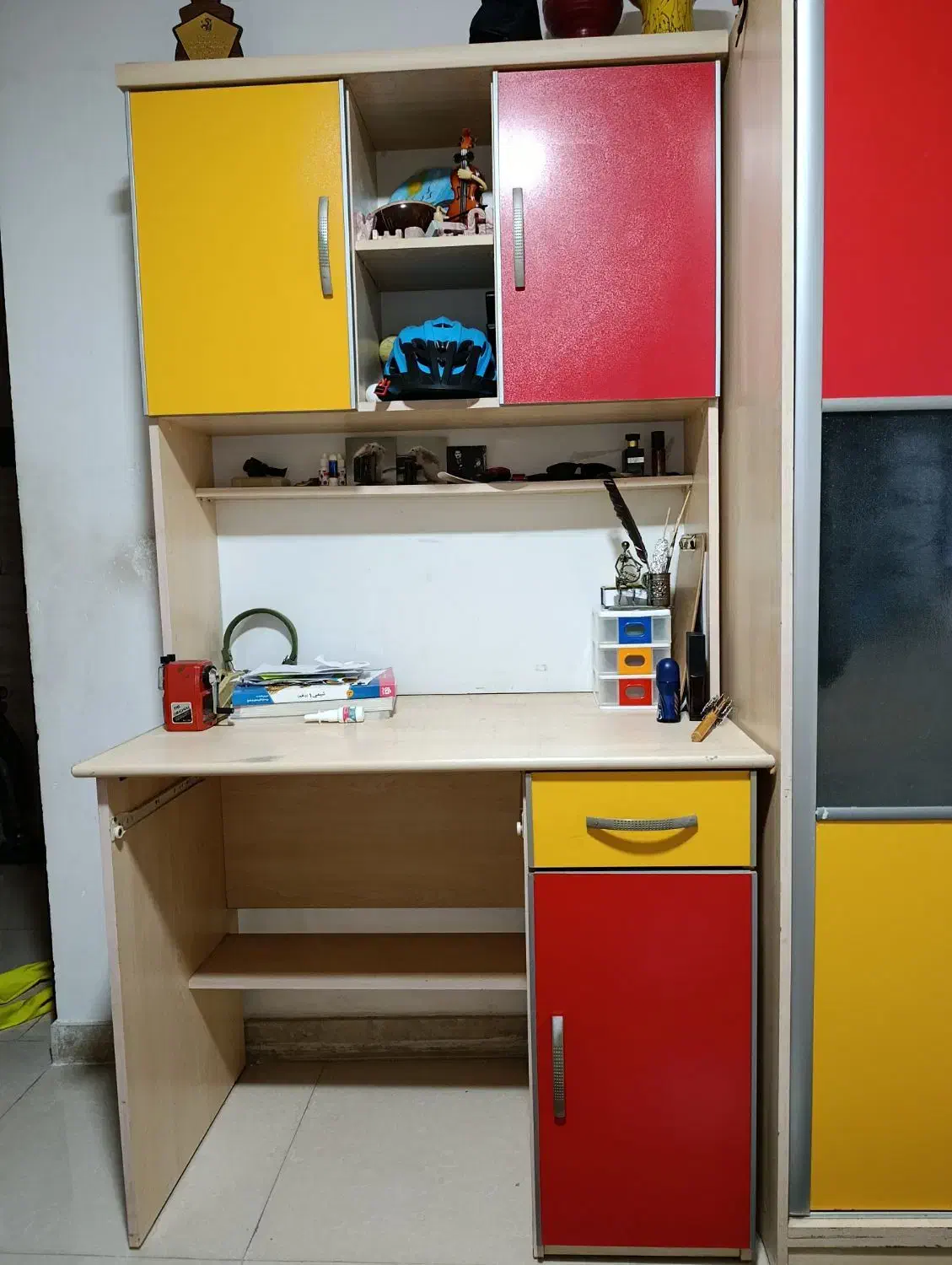 میزتحریر با سلف و کمد لباس وتخت  تاشو بزرگ|تخت و سرویس خواب|آمل, |دیوار