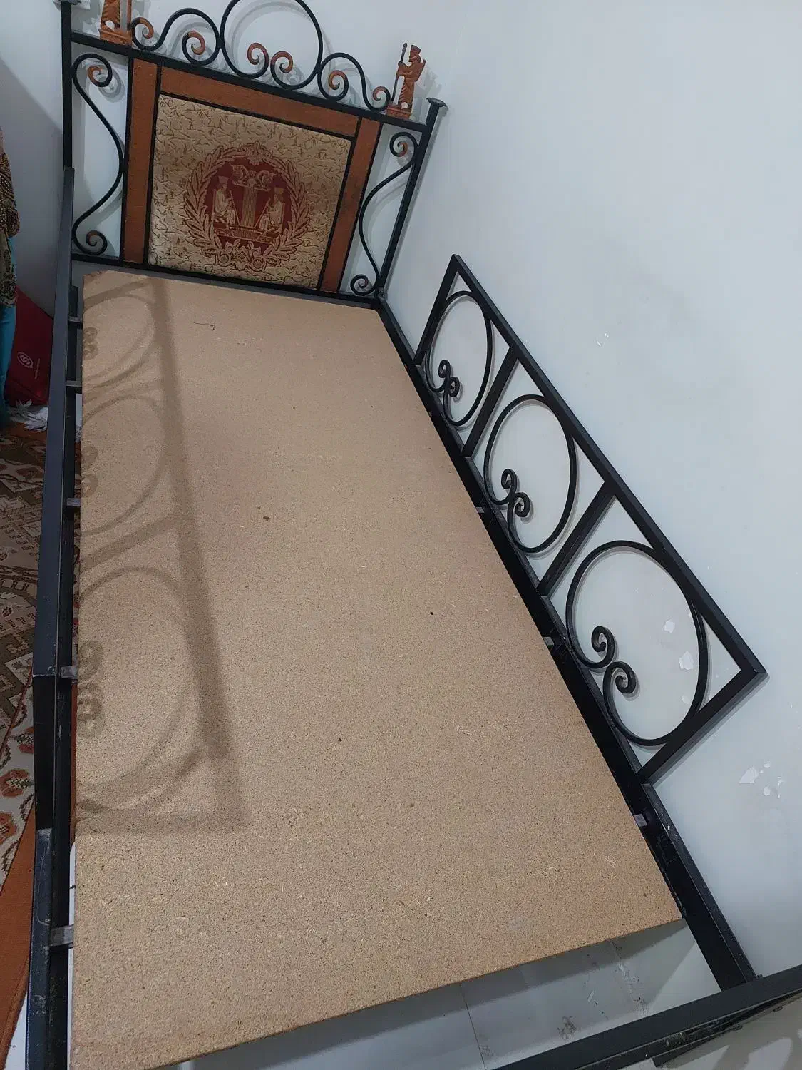 تخت آهنی فرفورژه سالم|تخت و سرویس خواب|اصفهان, ناژوان|دیوار