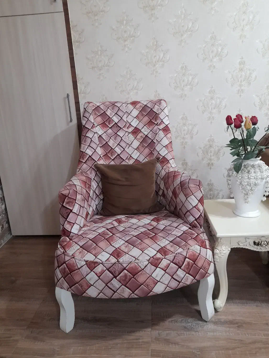 فروش ویژه مبلمان خانگی ۷ نفره کاملا سالم|مبلمان خانگی و میز عسلی|گوراب زرمیخ, |دیوار