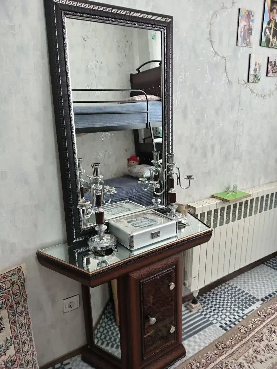 اینه و شمعدان|آینه|گلبهار, شهر جدید گلبهار|دیوار