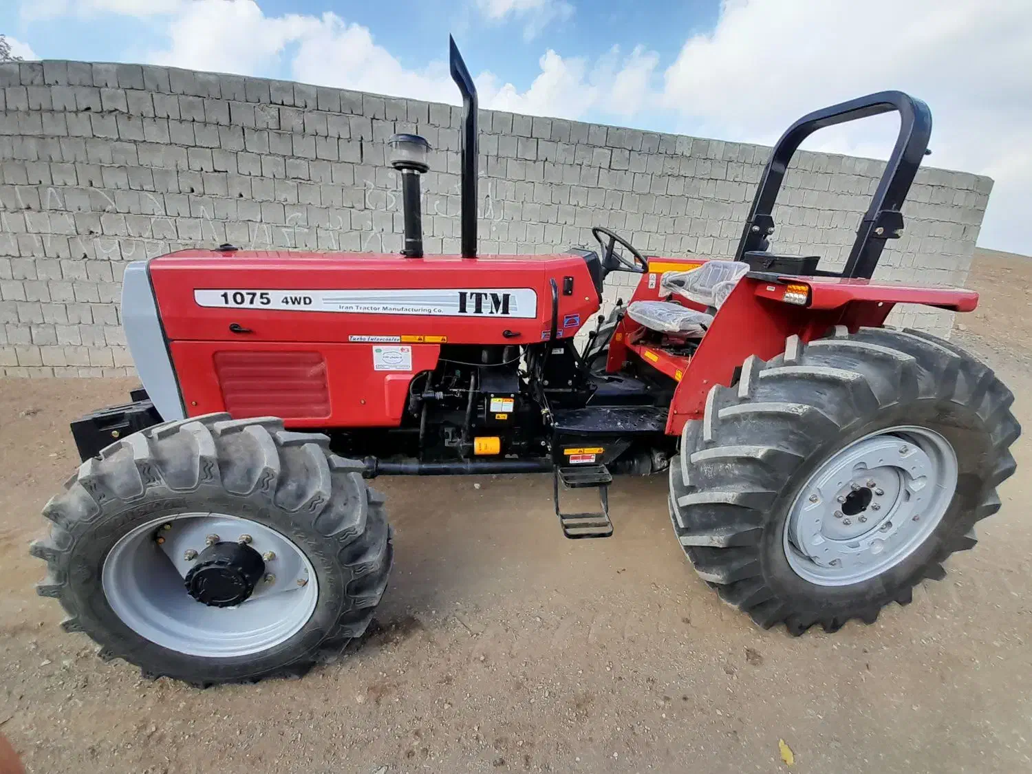 تراکتور ۱۰۷۵|خودرو سنگین|صحنه, |دیوار