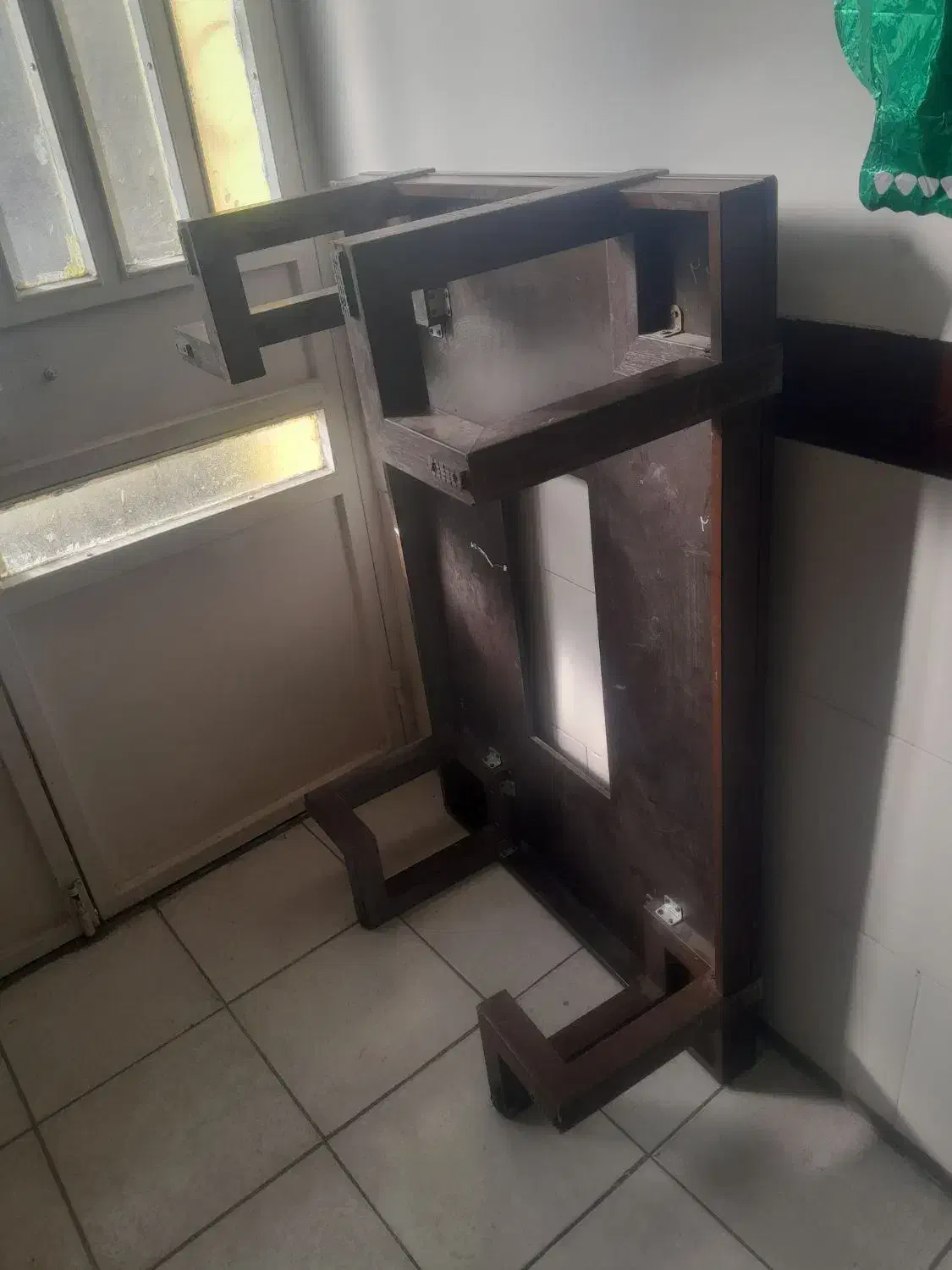 میز|میز و صندلی غذاخوری|قروه, |دیوار