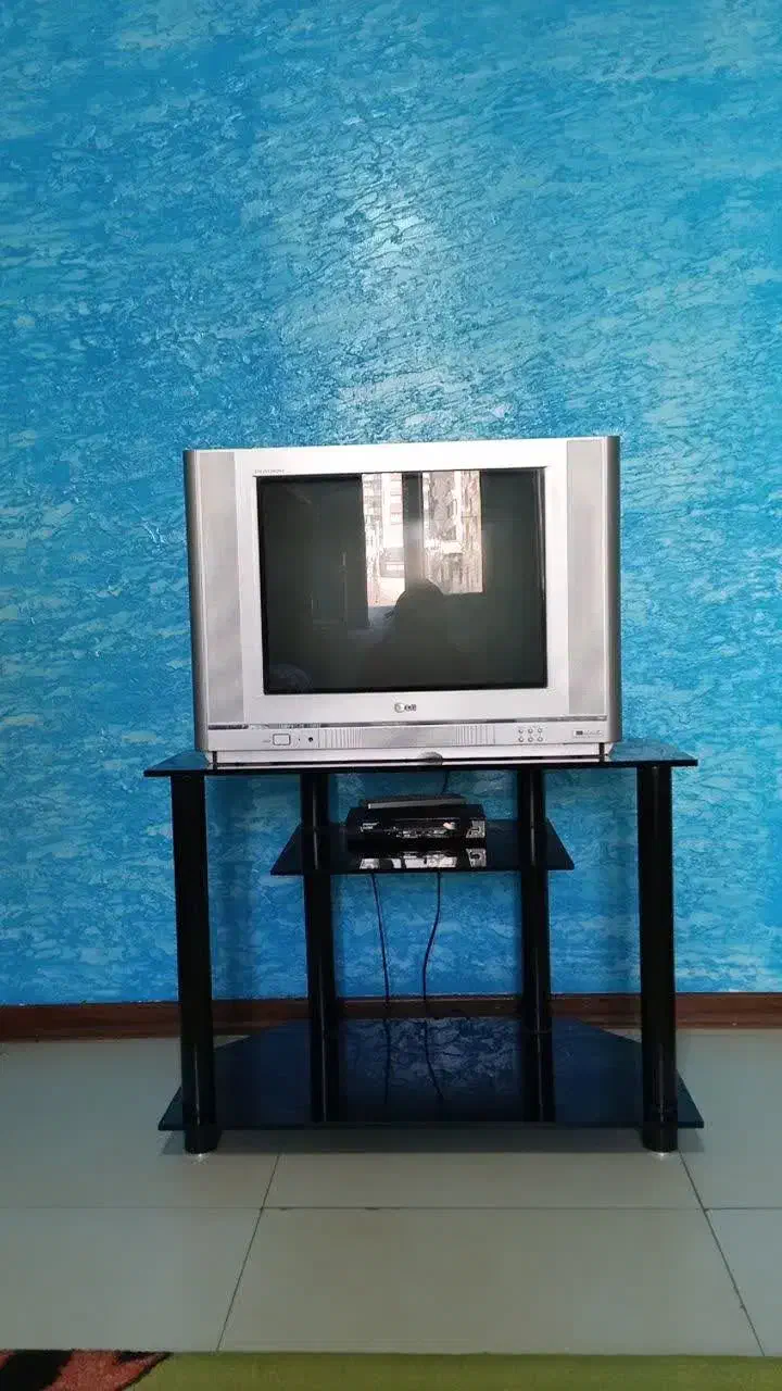 تلویزیون و میز تلویزیون|تلویزیون و پروژکتور|رودهن, |دیوار