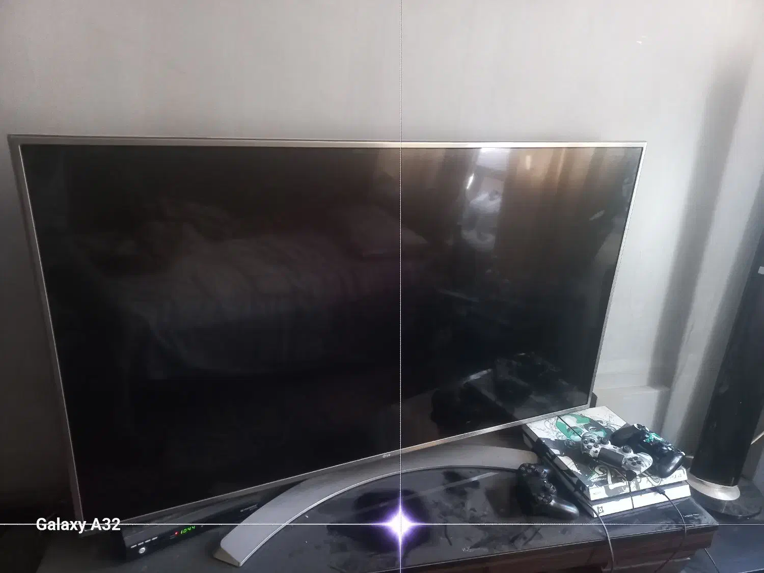 TV ال جی ۵۵ اینچ فول اصلی بعلاوه میز|تلویزیون و پروژکتور|مشهد, فرهنگیان (شهرک غرب)|دیوار