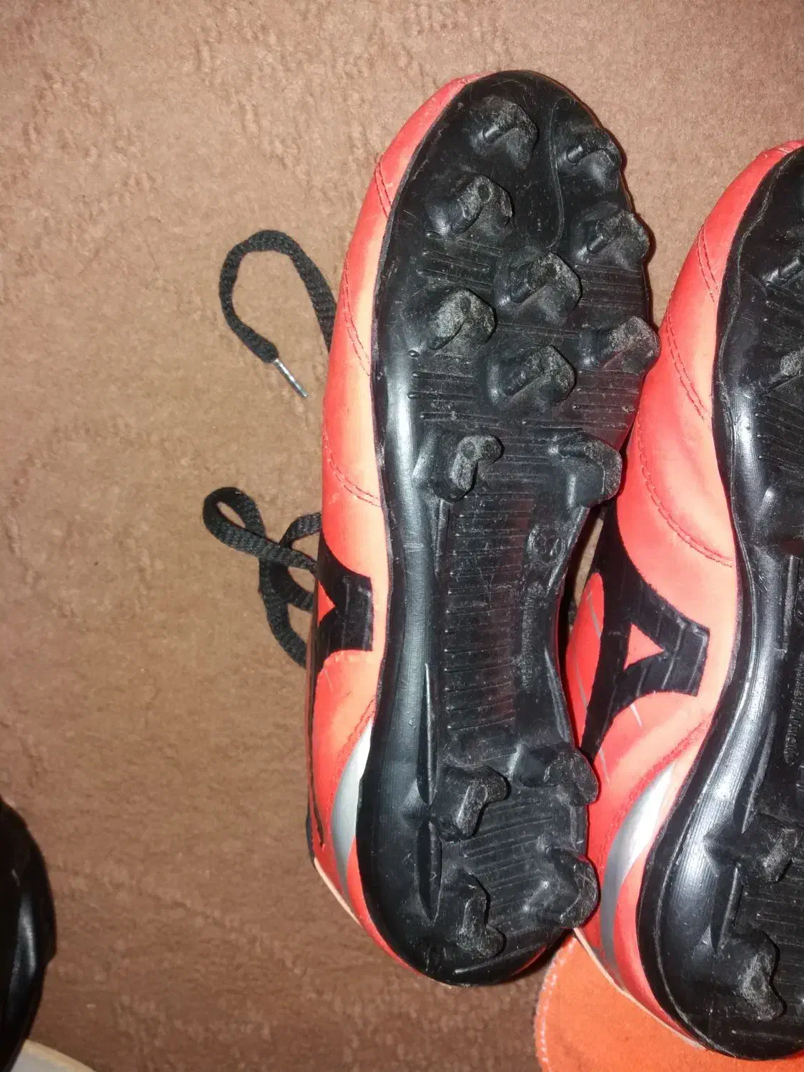 کفش|کیف، کفش، کمربند|کنگاور, |دیوار