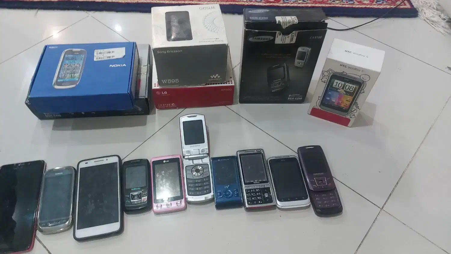 تعدادی گوشی نوستالژی سالم|موبایل|کرمان, |دیوار