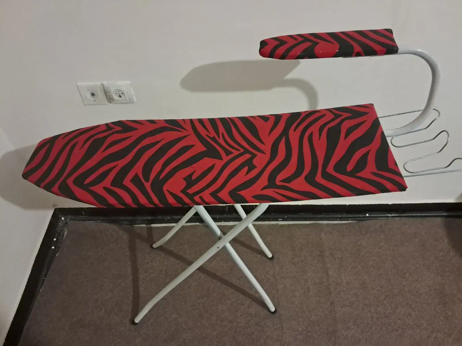 میز اتو در حد نو|اتو و لوازم اتو|خرمآباد, |دیوار