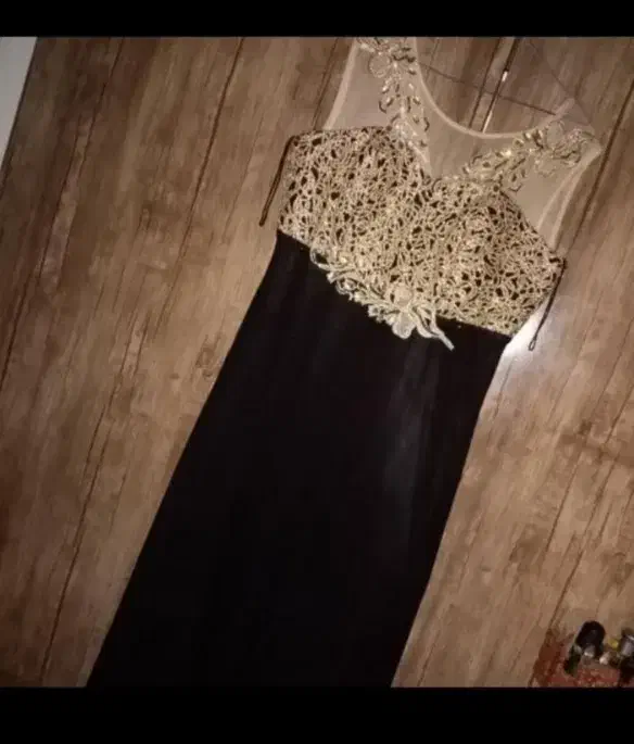 لباس مجلسی|لباس|اصفهان, باغ فدک|دیوار