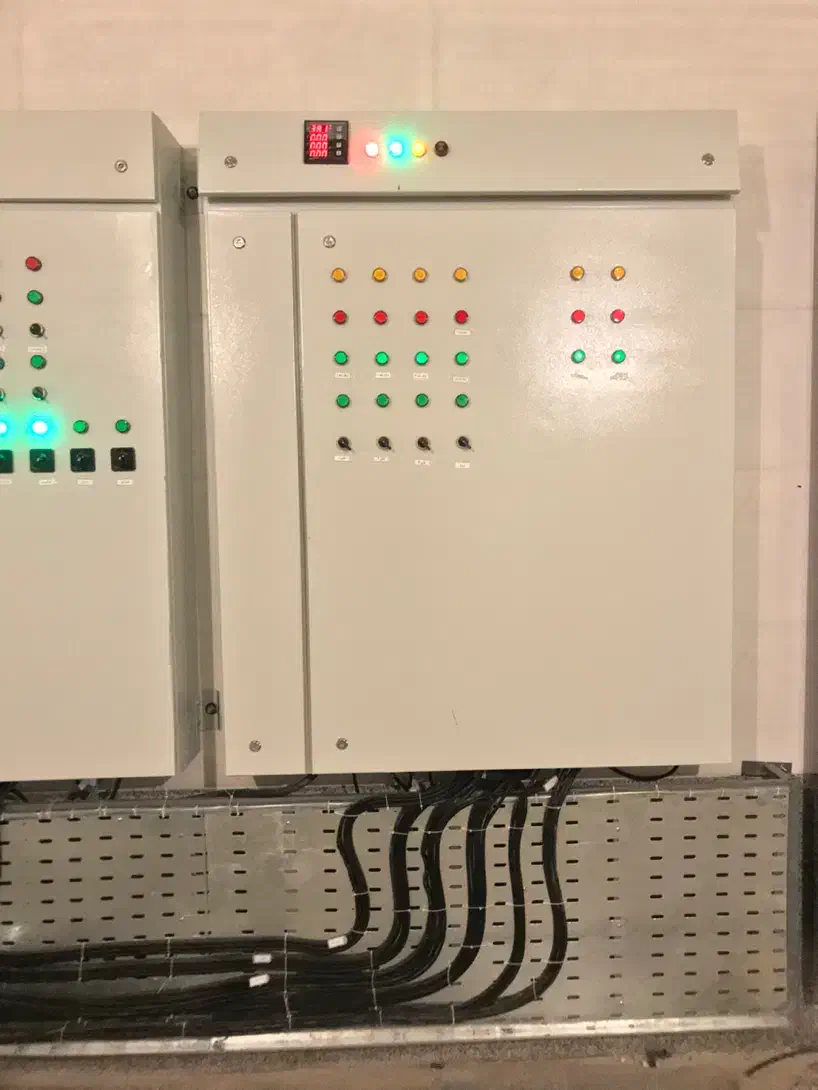 طراحی و نصب و تعمیرات انواع تابلو های برق صنعتی|خدمات پیشه و مهارت|سپیدان, |دیوار