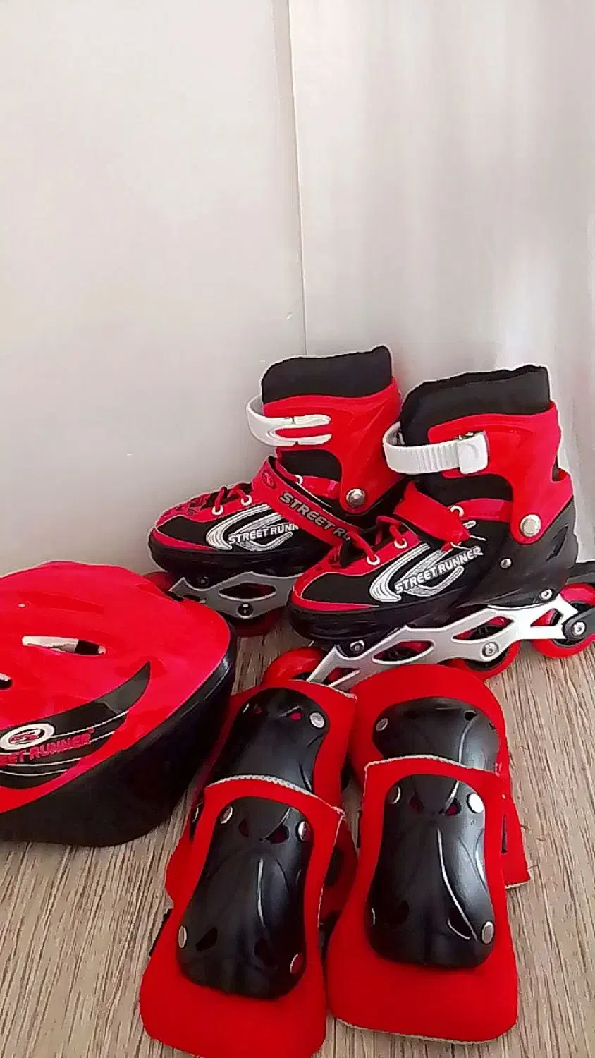 کفشه اسکیت ن|دوچرخه، اسکیت، اسکوتر|شبستر, |دیوار