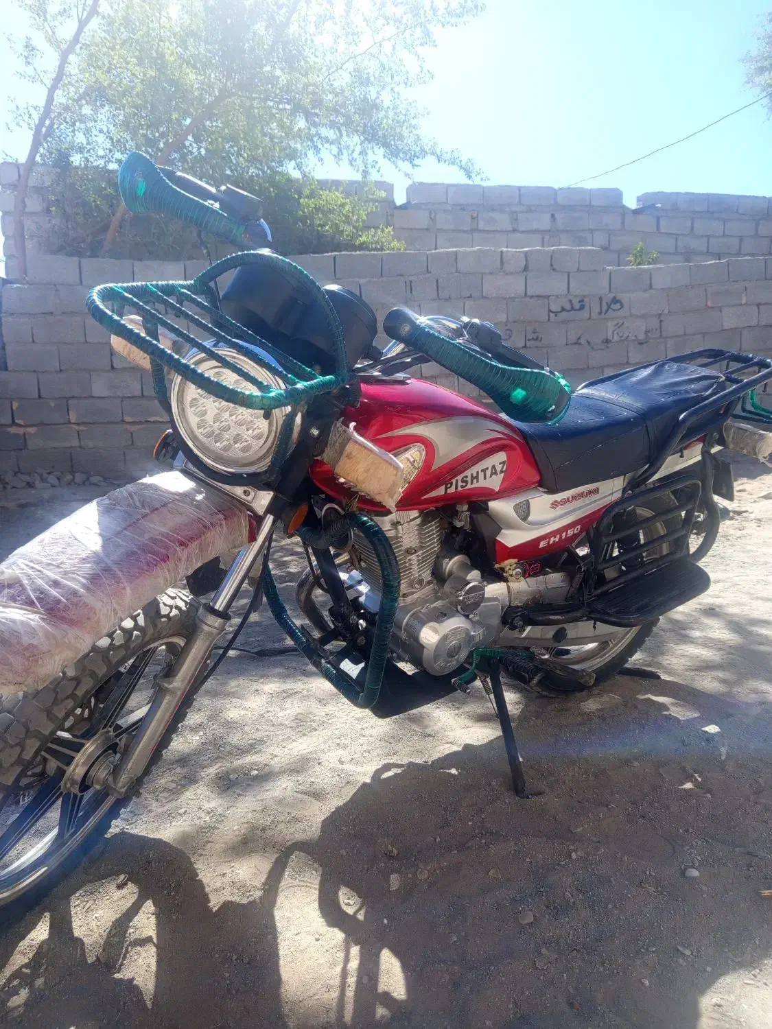 شکاری|موتورسیکلت|لاشار, |دیوار