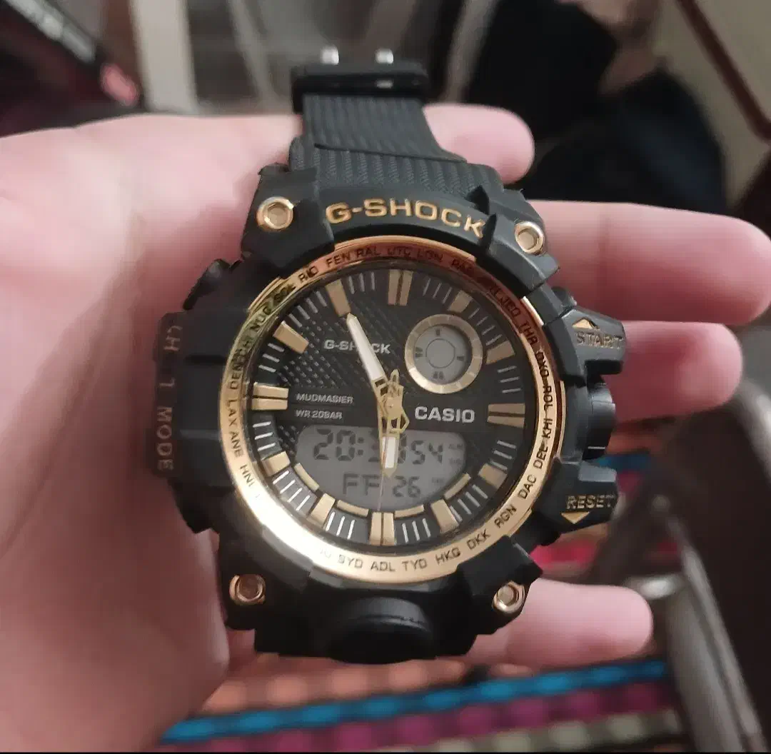 ساعت خفن مشکی طلایی|ساعت|رشت, سعدی (تختی)|دیوار