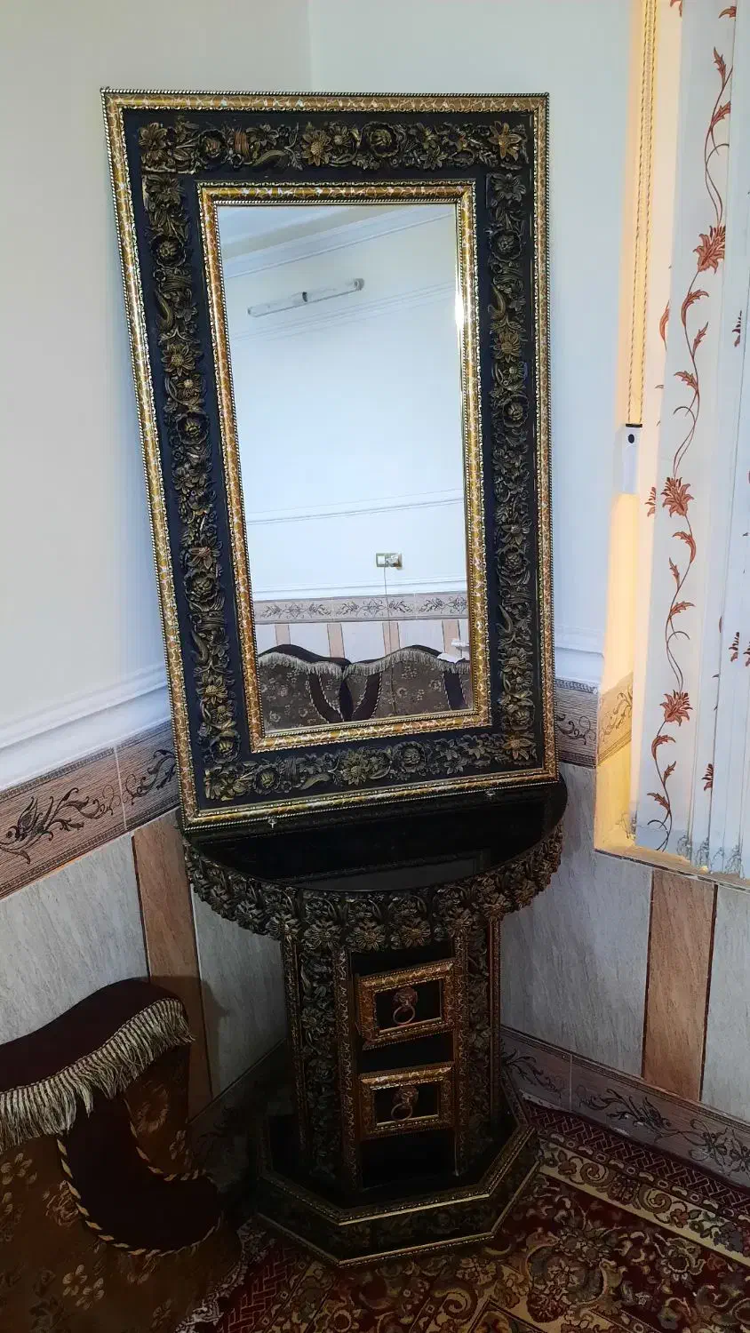 آینه و شمعدان|آینه|شیراز, جرسقان|دیوار