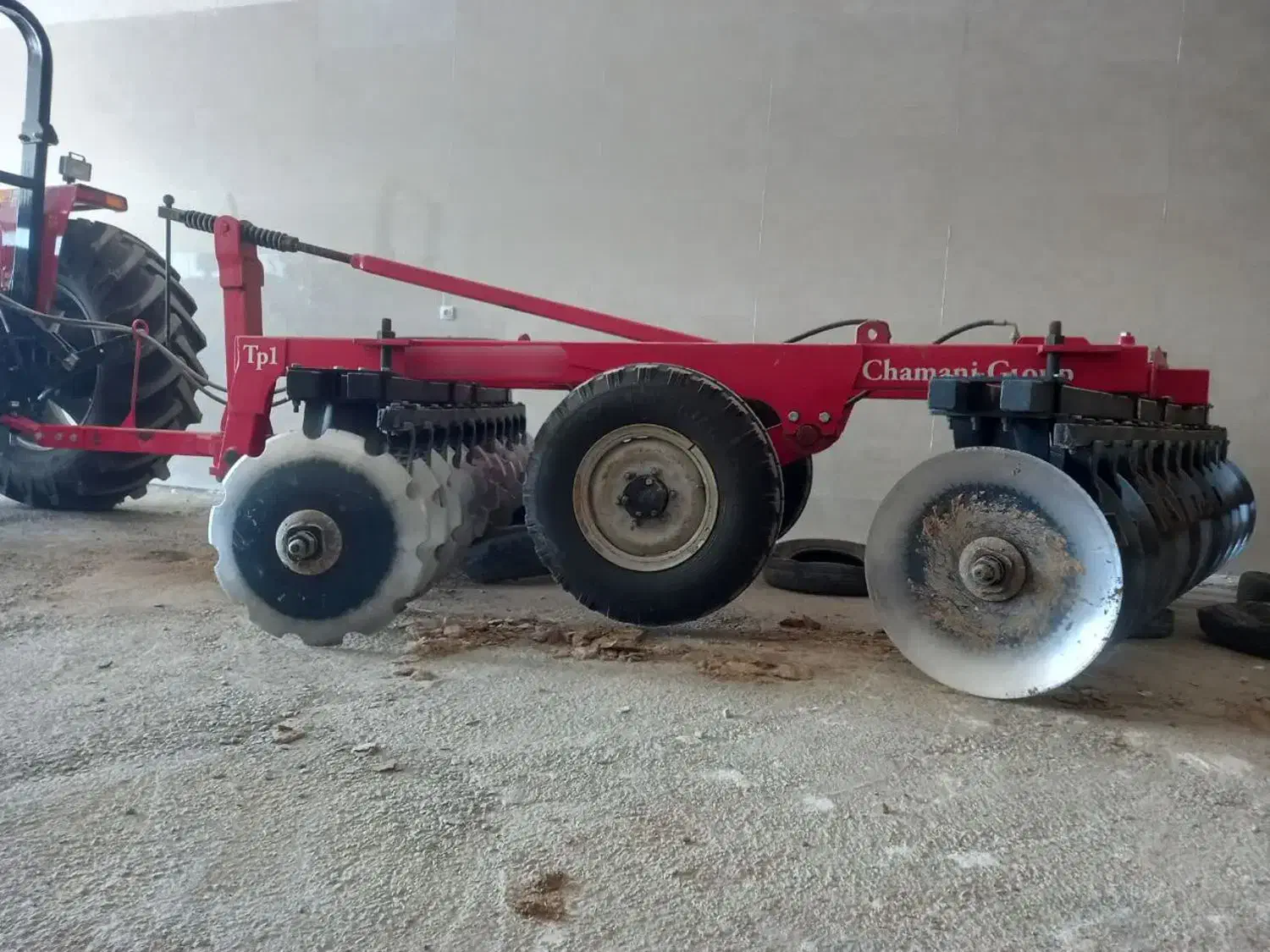 خدمات کشاورزی با تراکتور ۳۹۹ جفت و دیسک|خدمات باغبانی و درختکاری|کوهدشت, |دیوار