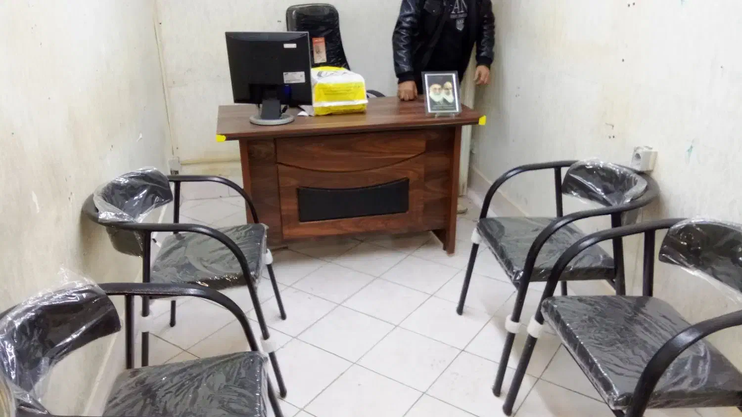 چهار تا صندلی میز|صندلی و نیمکت|اسلام‌شهر, شهرک واوان|دیوار