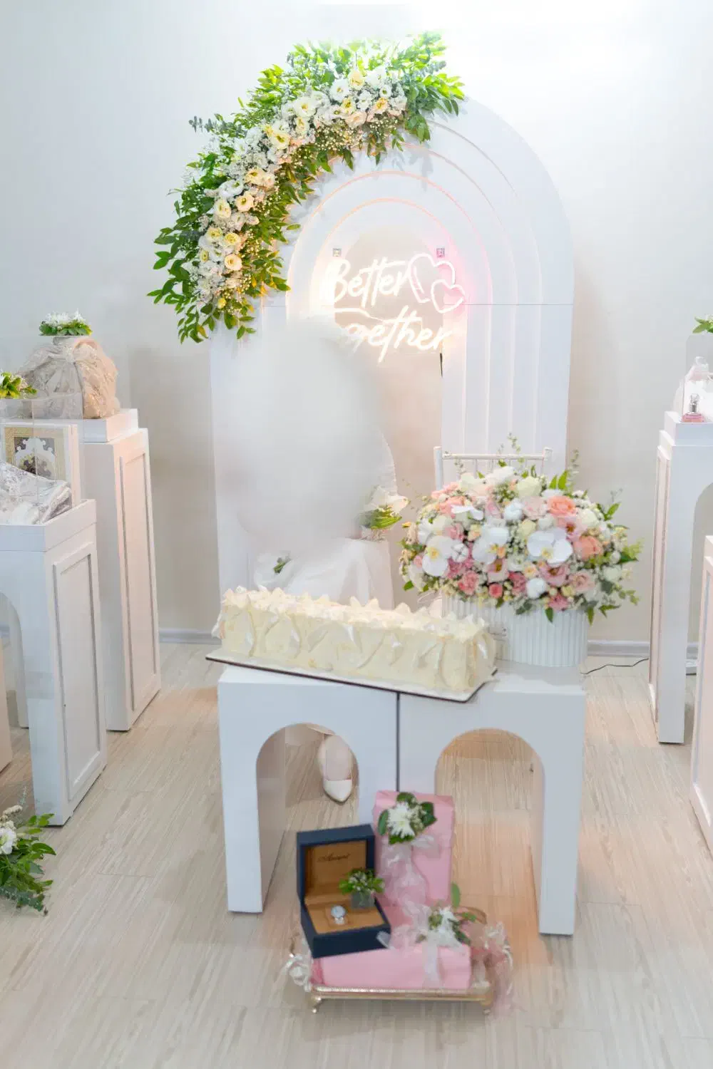 گل آرایی / تشریفات / دیزاین بله برون/ استند/جایگاه|خدمات پذیرایی، مراسم|همدان, |دیوار