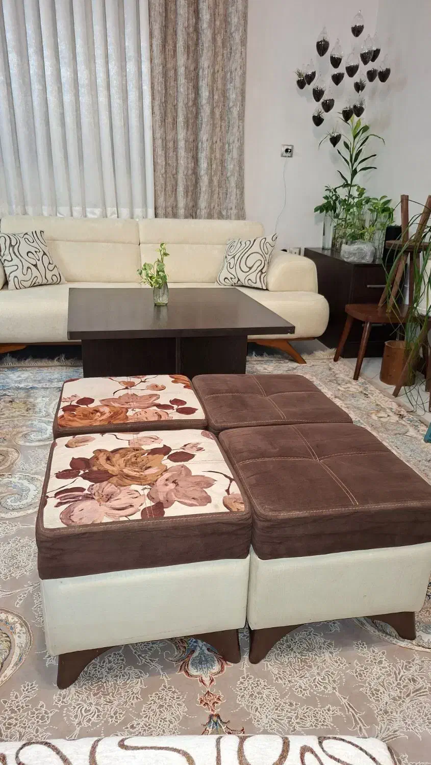 میز جلو مبلی و ۴عدد پاف|مبلمان خانگی و میز عسلی|تهران, اسفندیاری|دیوار
