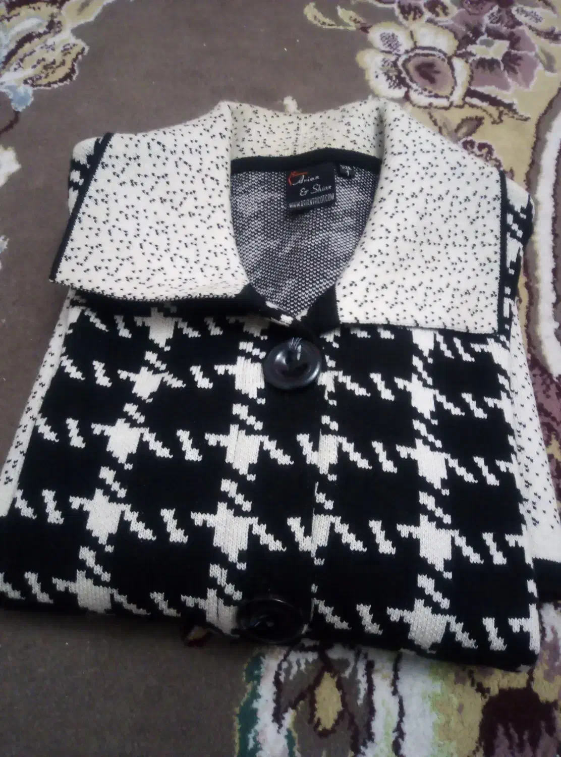 لباس گرم|بدلیجات|شیراز, کوشک میدان|دیوار