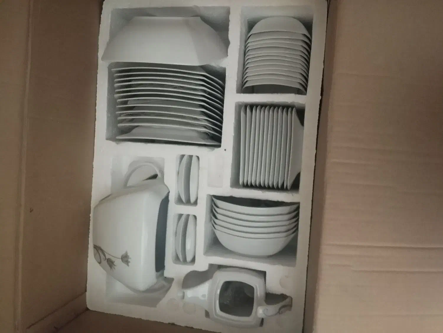 سرویس ۱۲نفر نو مناسب جهیزیه|ظروف سرو و پذیرایی|ملک‌آباد, |دیوار