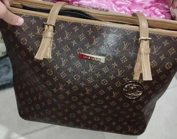 کیف بزرگ جادارنو|کیف، کفش، کمربند|قم, بنیاد|دیوار