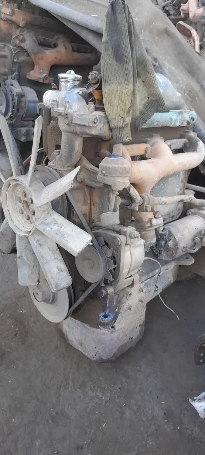 ۳ عدد موتور خاور و یک عدد موتور اویکو a60|قطعات یدکی و لوازم جانبی|کرمانشاه, |دیوار