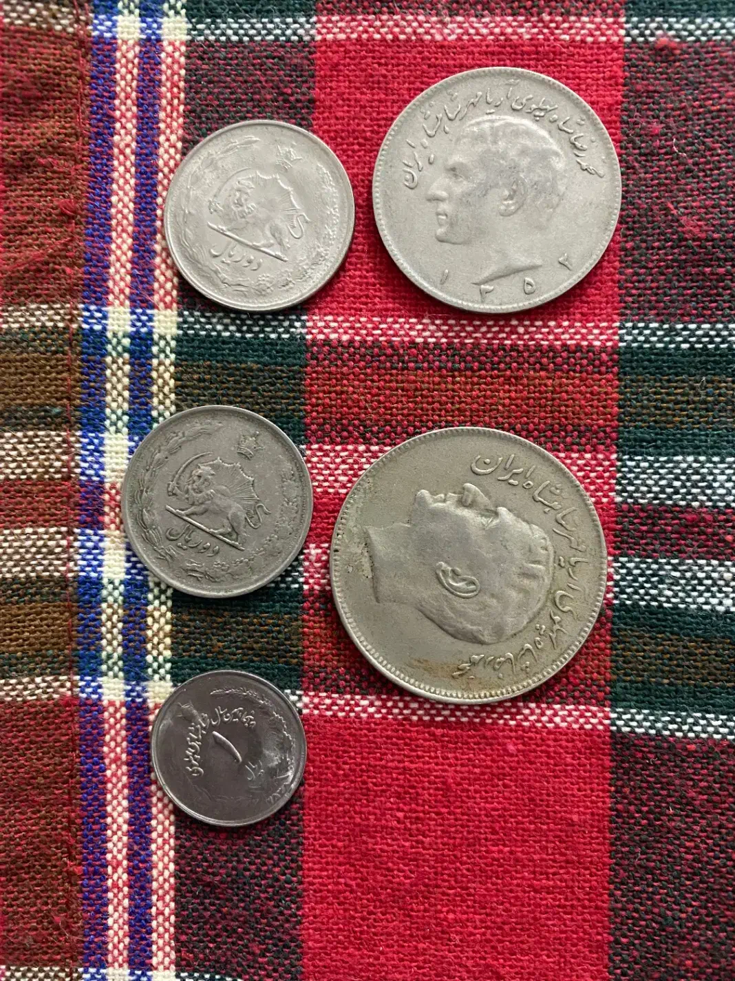 سکه شاهنشاهی نقره|کلکسیون اشیاء عتیقه|آمل, |دیوار