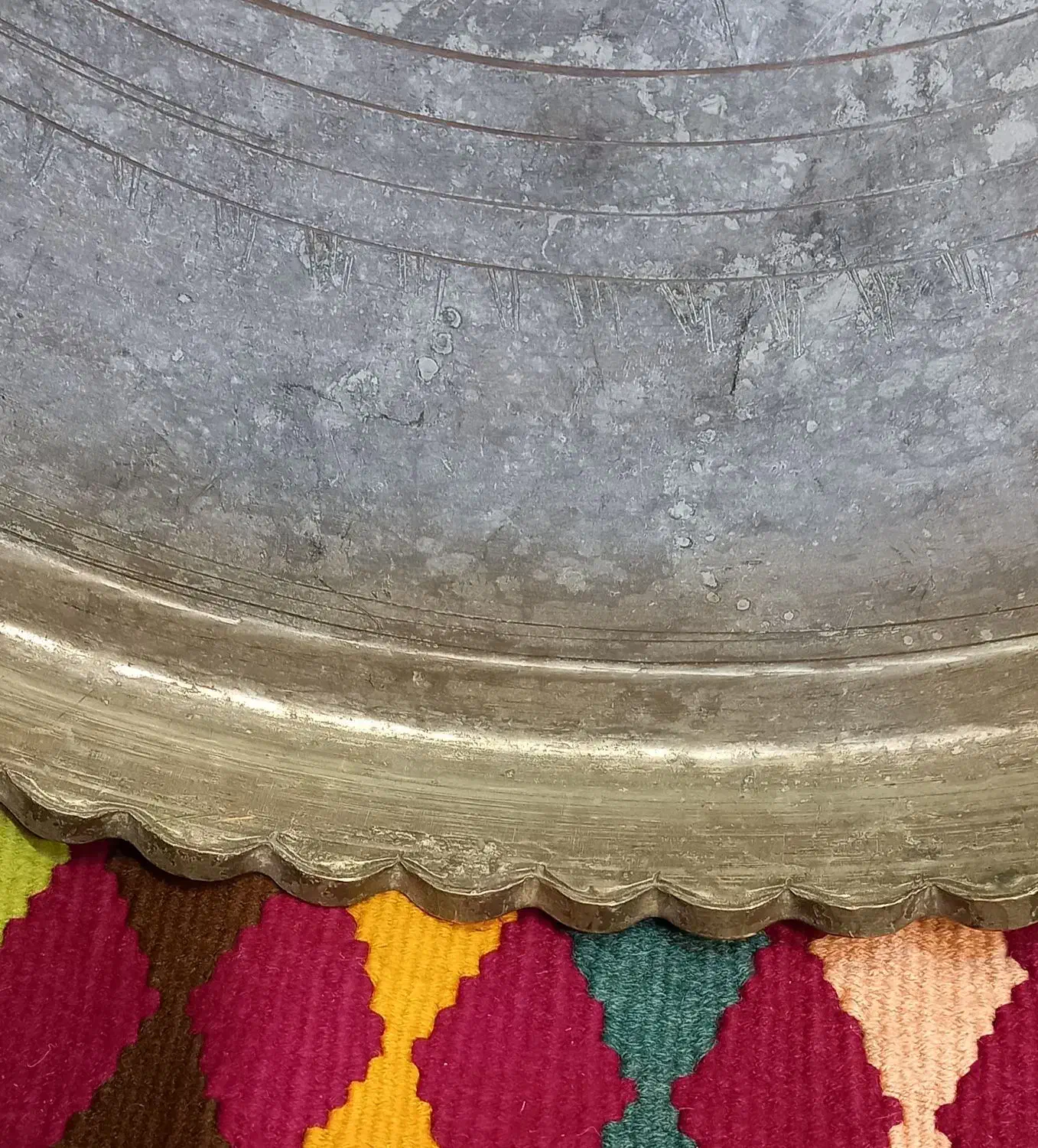 مجمعه مسی قدیمی|کلکسیون اشیاء عتیقه|قم, سرحوض|دیوار