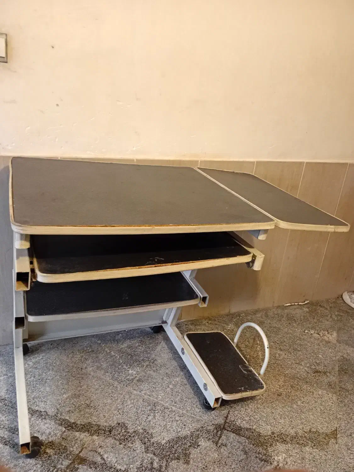 میز|میز تحریر و کامپیوتر|سبزوار, توحیدشهر|دیوار